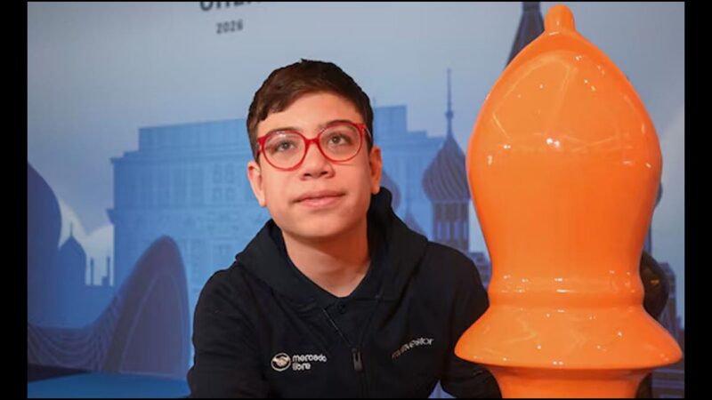 Faustino Oro venció a Magnus Carlsen en partida de ajedrez
